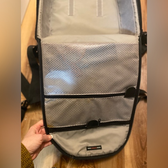 LowePro Gear/Camera Bag - Picture 7 of 8